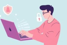 Ilustrasi keamanan data kartu saat berbelanja online menghindari penyimpanan data kartu di situs belanja